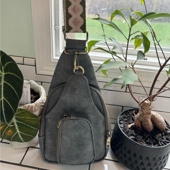 Boutique over the shoulder bag. Worn once. Great condition - Picture 2 of 8